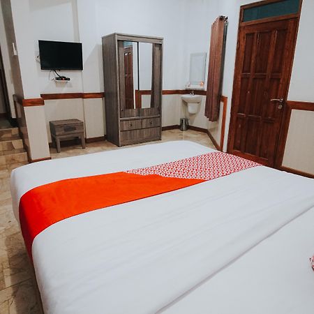 Oyo 1209 Tirtasari Nice Guesthouse バンドゥン エクステリア 写真