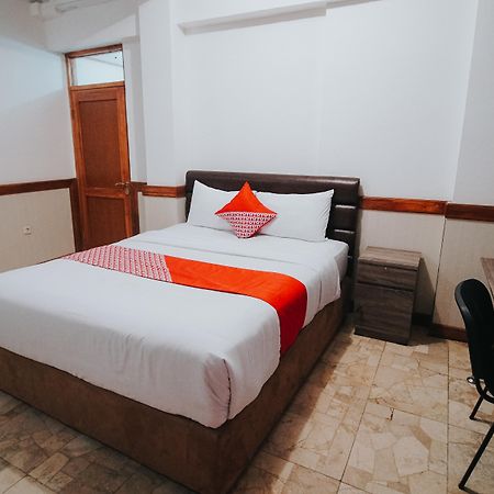 Oyo 1209 Tirtasari Nice Guesthouse バンドゥン エクステリア 写真