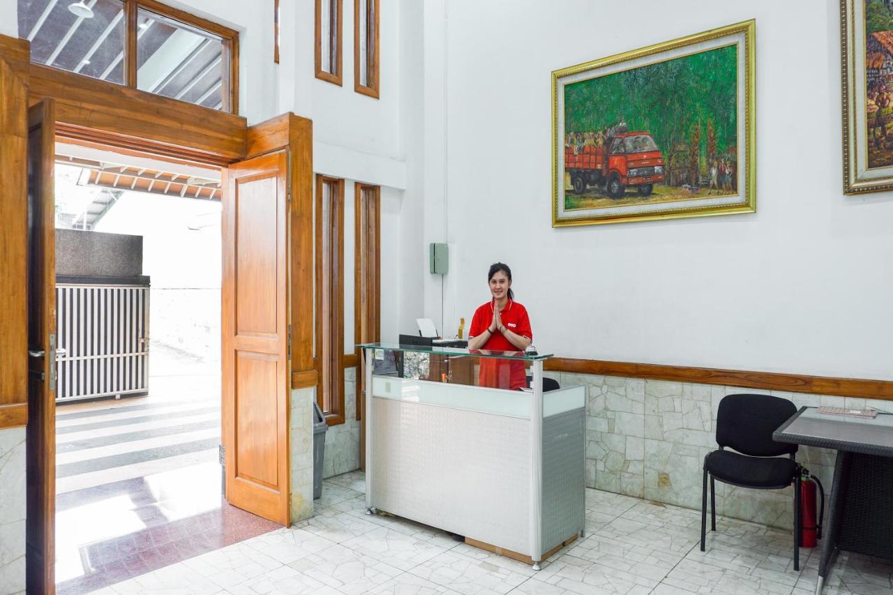 Oyo 1209 Tirtasari Nice Guesthouse バンドゥン エクステリア 写真