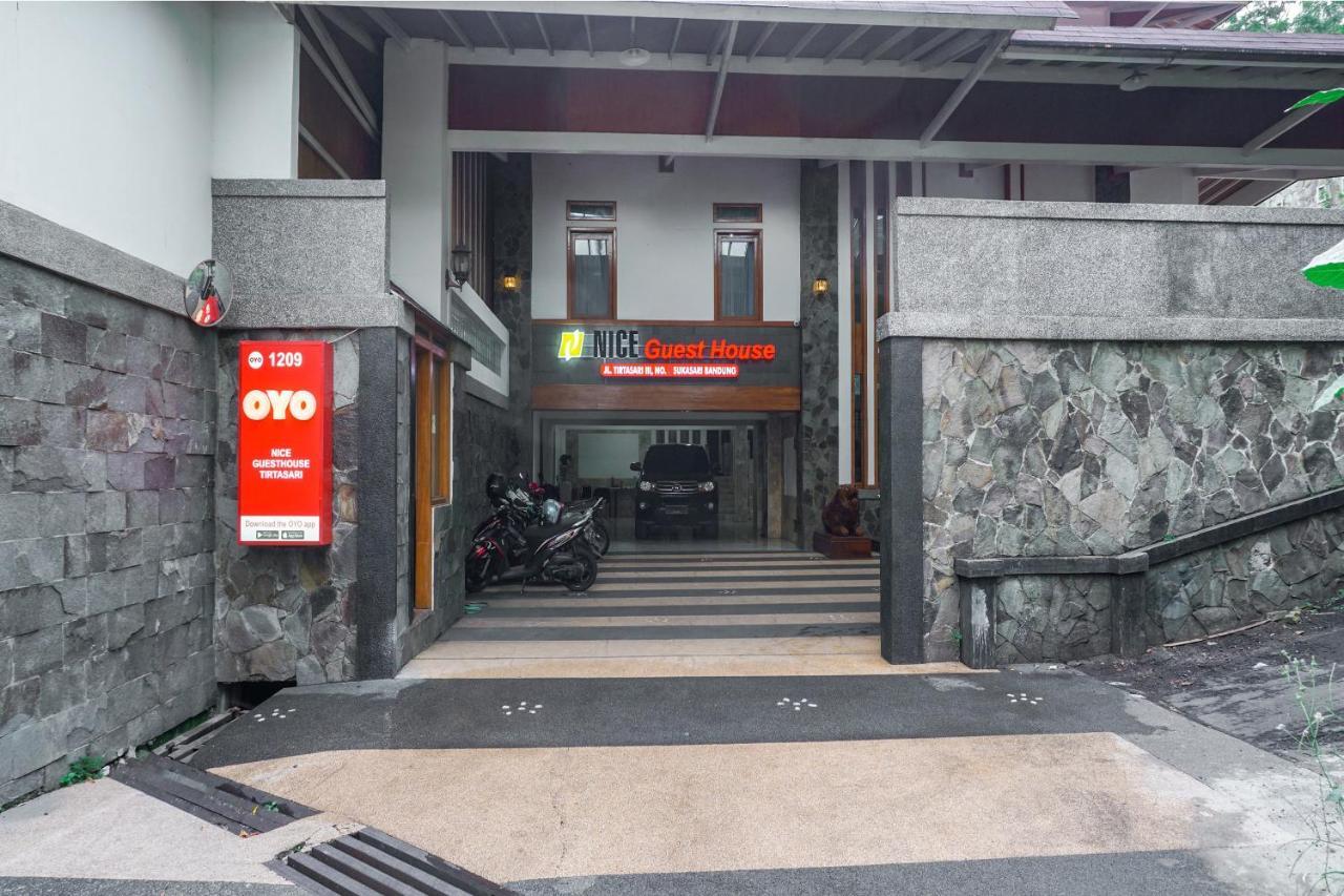 Oyo 1209 Tirtasari Nice Guesthouse バンドゥン エクステリア 写真