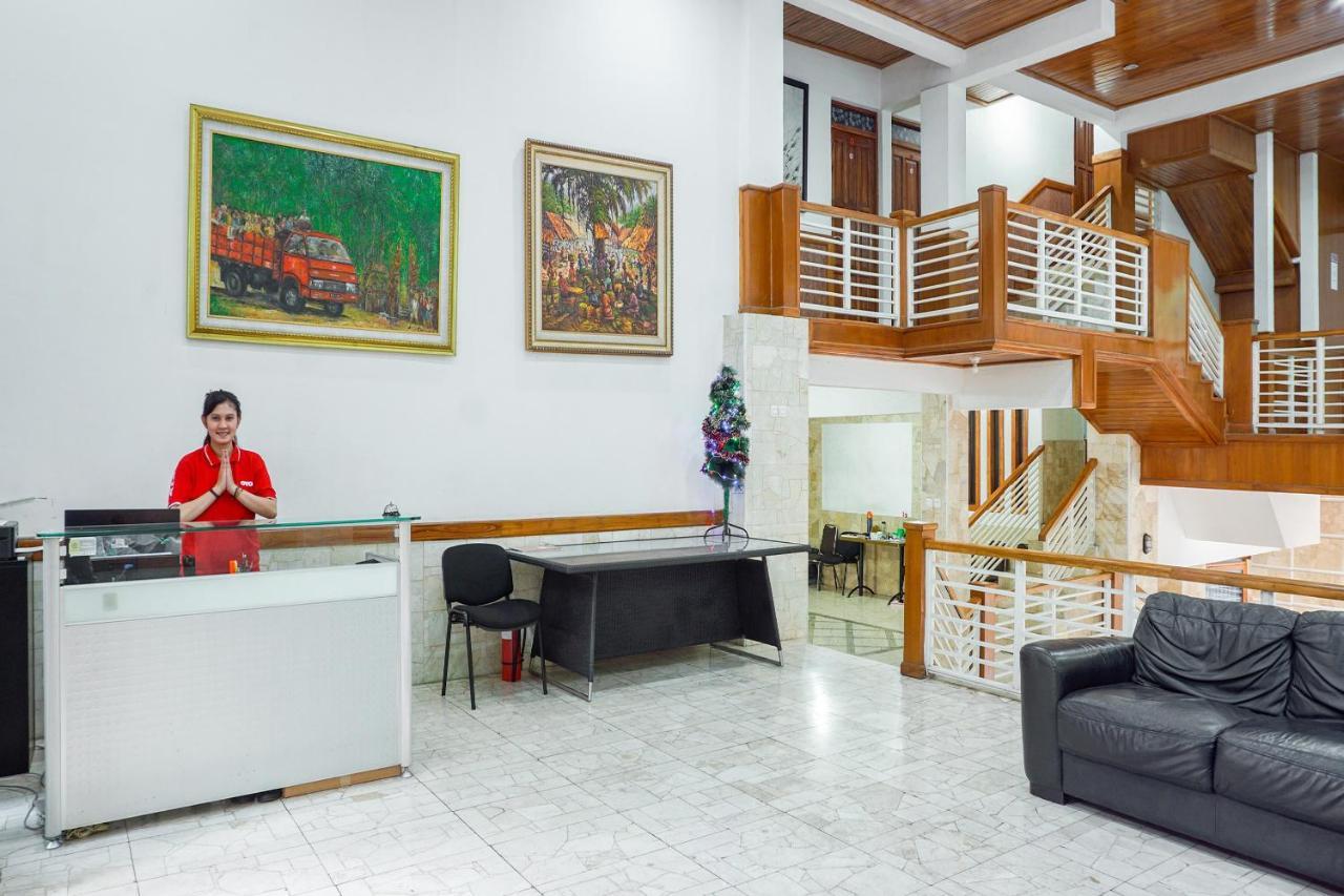 Oyo 1209 Tirtasari Nice Guesthouse バンドゥン エクステリア 写真