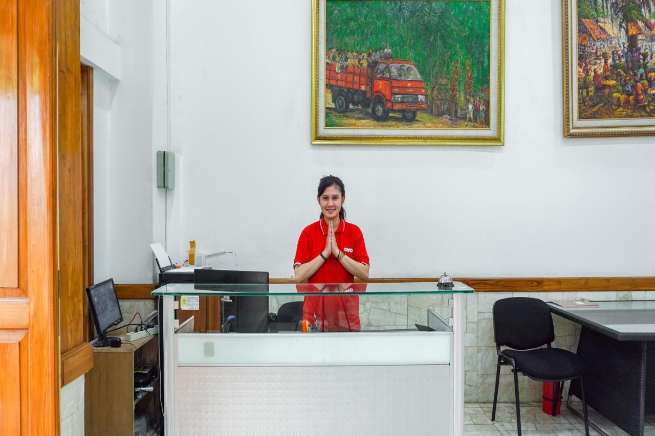 Oyo 1209 Tirtasari Nice Guesthouse バンドゥン エクステリア 写真