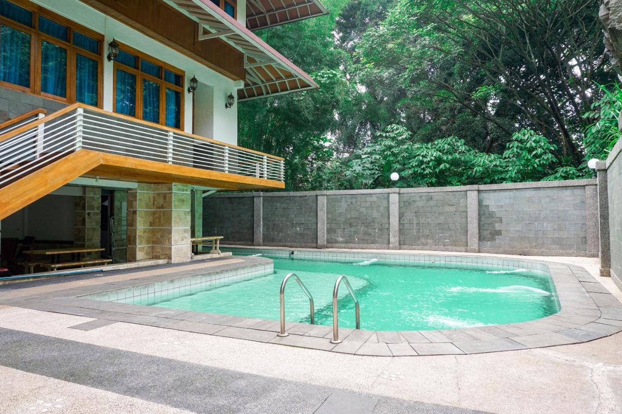 Oyo 1209 Tirtasari Nice Guesthouse バンドゥン エクステリア 写真