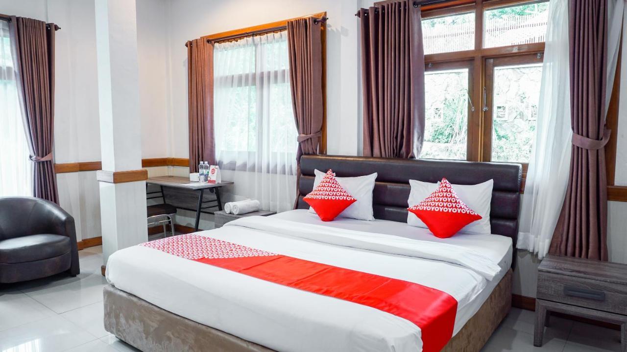 Oyo 1209 Tirtasari Nice Guesthouse バンドゥン エクステリア 写真