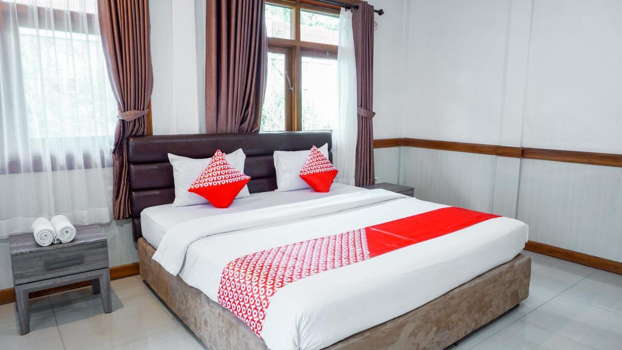 Oyo 1209 Tirtasari Nice Guesthouse バンドゥン エクステリア 写真