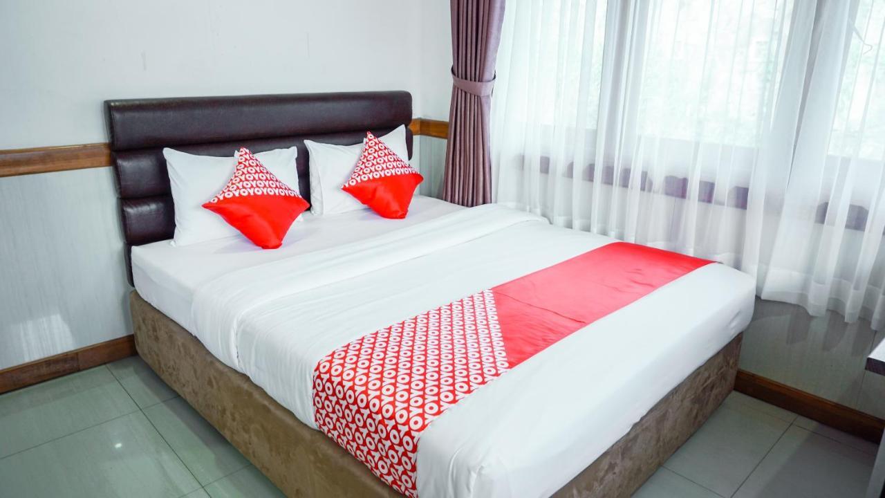 Oyo 1209 Tirtasari Nice Guesthouse バンドゥン エクステリア 写真