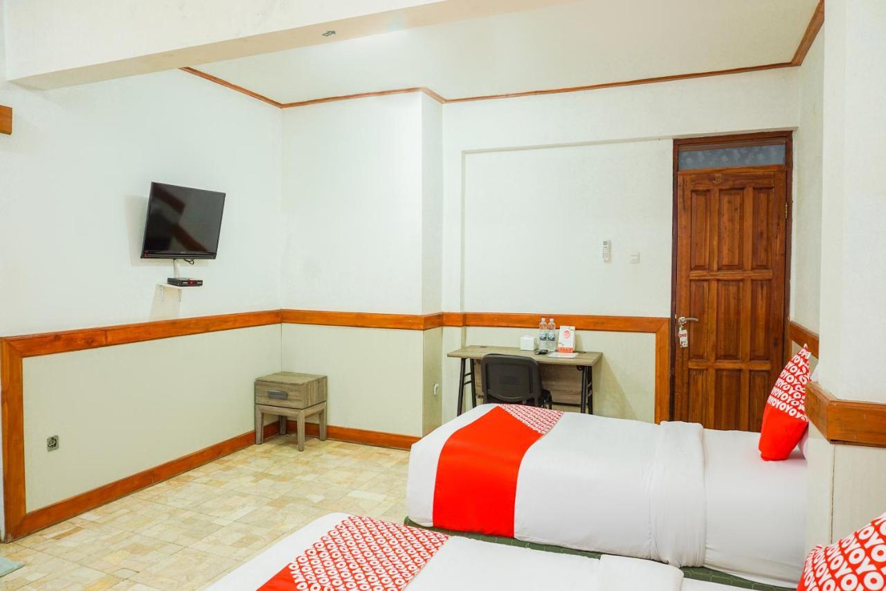 Oyo 1209 Tirtasari Nice Guesthouse バンドゥン エクステリア 写真