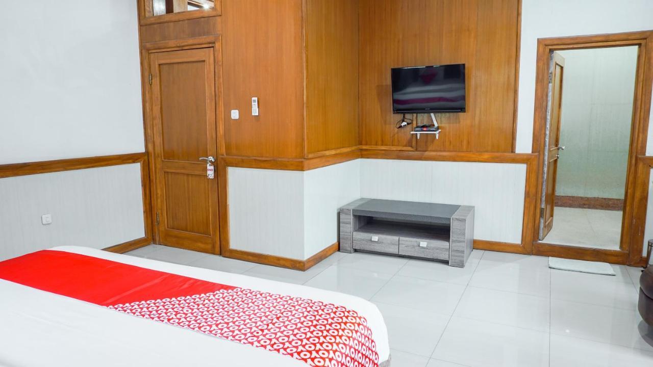 Oyo 1209 Tirtasari Nice Guesthouse バンドゥン エクステリア 写真