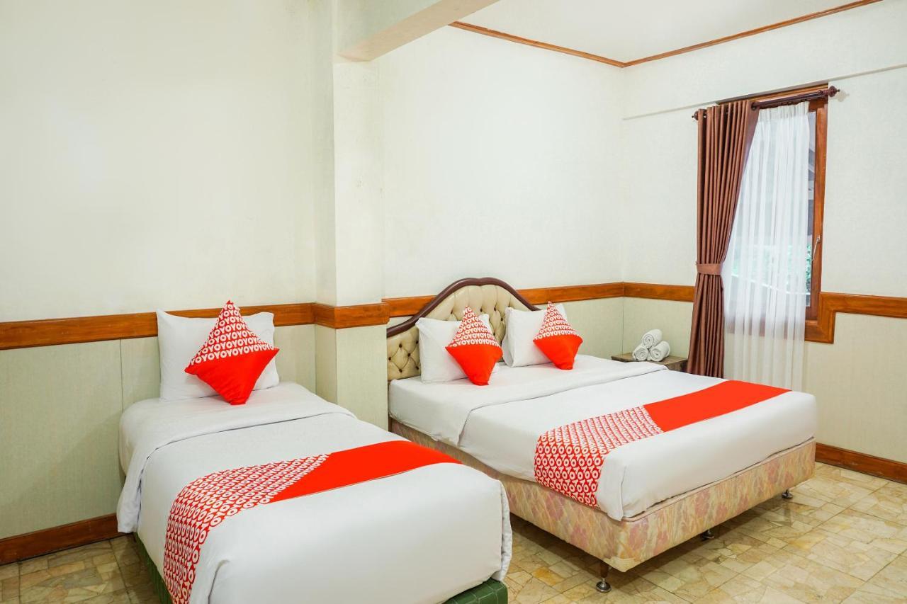 Oyo 1209 Tirtasari Nice Guesthouse バンドゥン エクステリア 写真