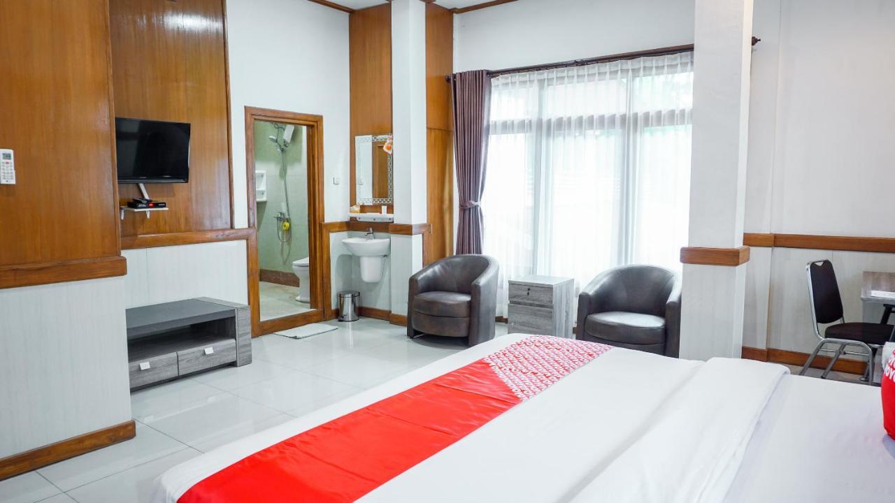 Oyo 1209 Tirtasari Nice Guesthouse バンドゥン エクステリア 写真