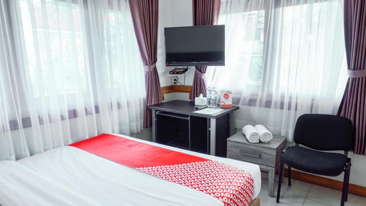 Oyo 1209 Tirtasari Nice Guesthouse バンドゥン エクステリア 写真