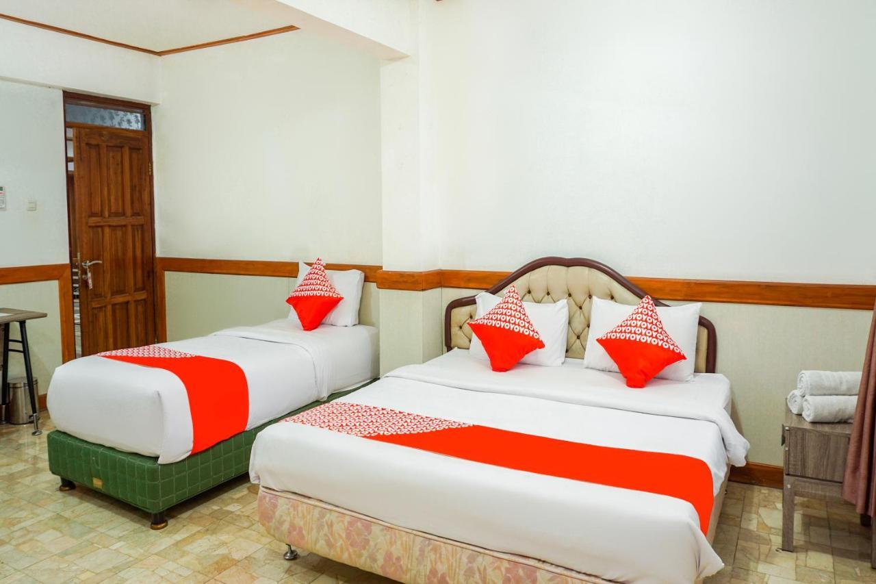 Oyo 1209 Tirtasari Nice Guesthouse バンドゥン エクステリア 写真