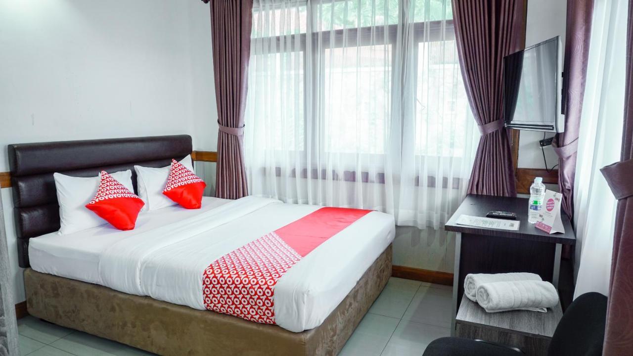 Oyo 1209 Tirtasari Nice Guesthouse バンドゥン エクステリア 写真