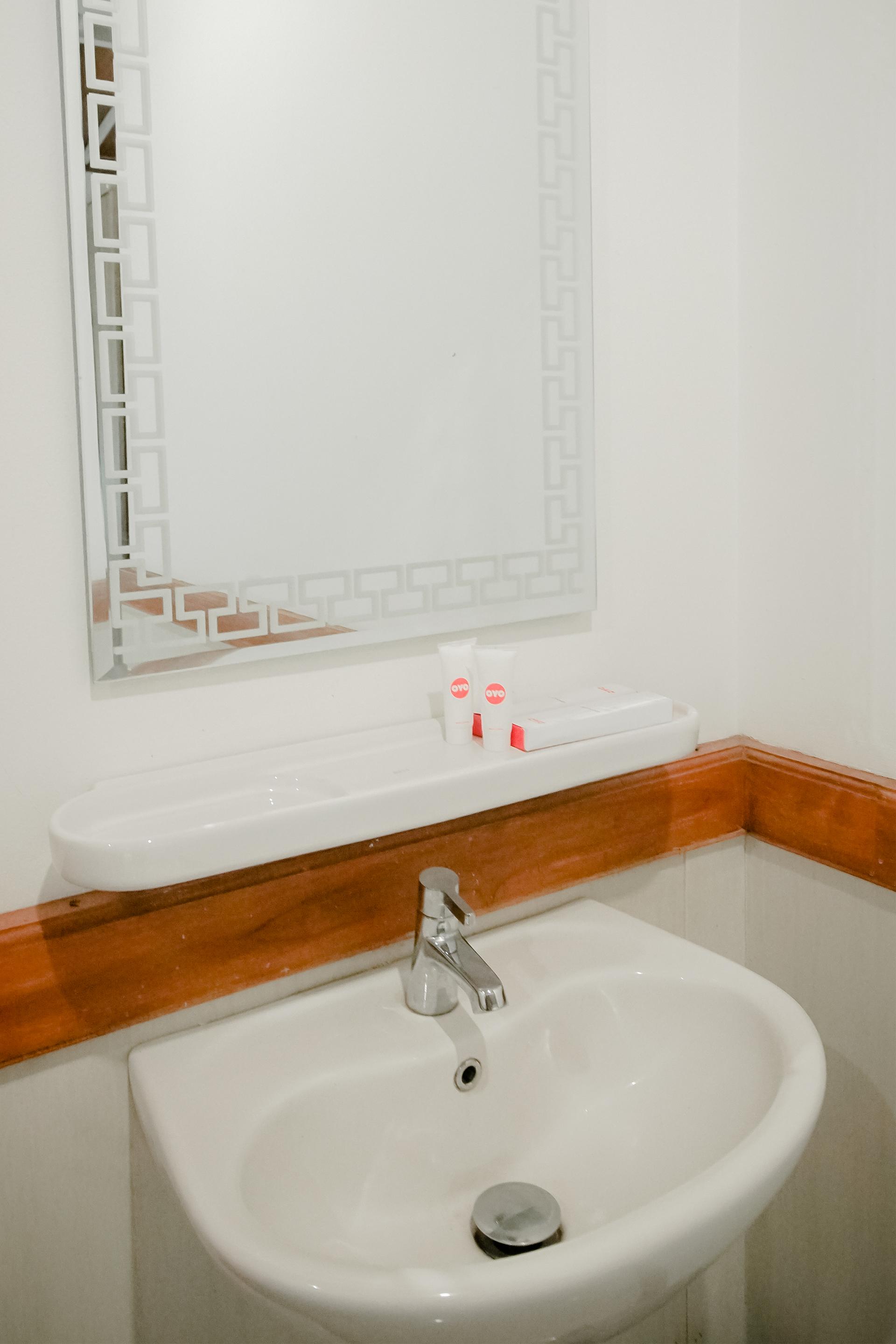Oyo 1209 Tirtasari Nice Guesthouse バンドゥン エクステリア 写真