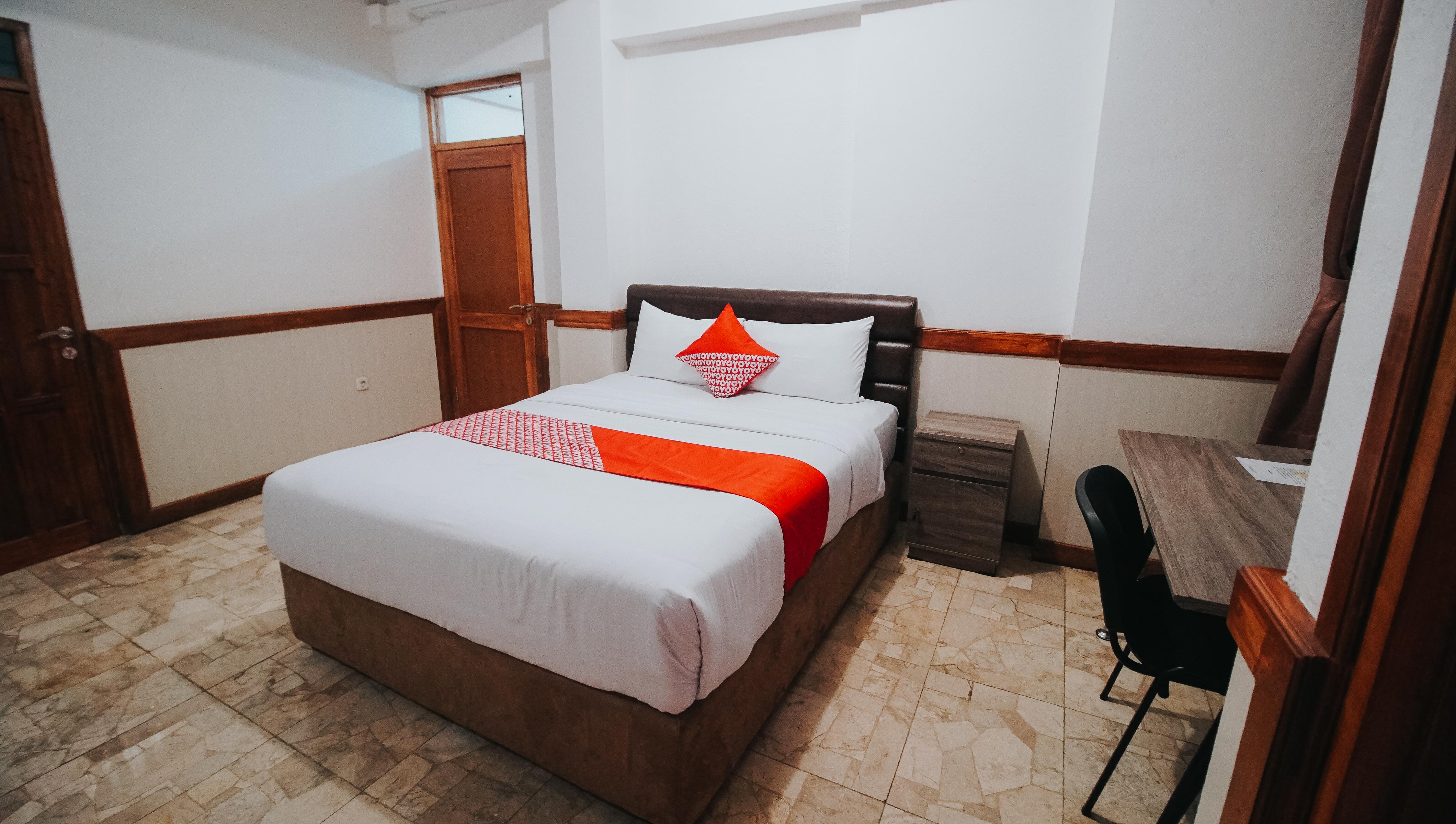 Oyo 1209 Tirtasari Nice Guesthouse バンドゥン エクステリア 写真
