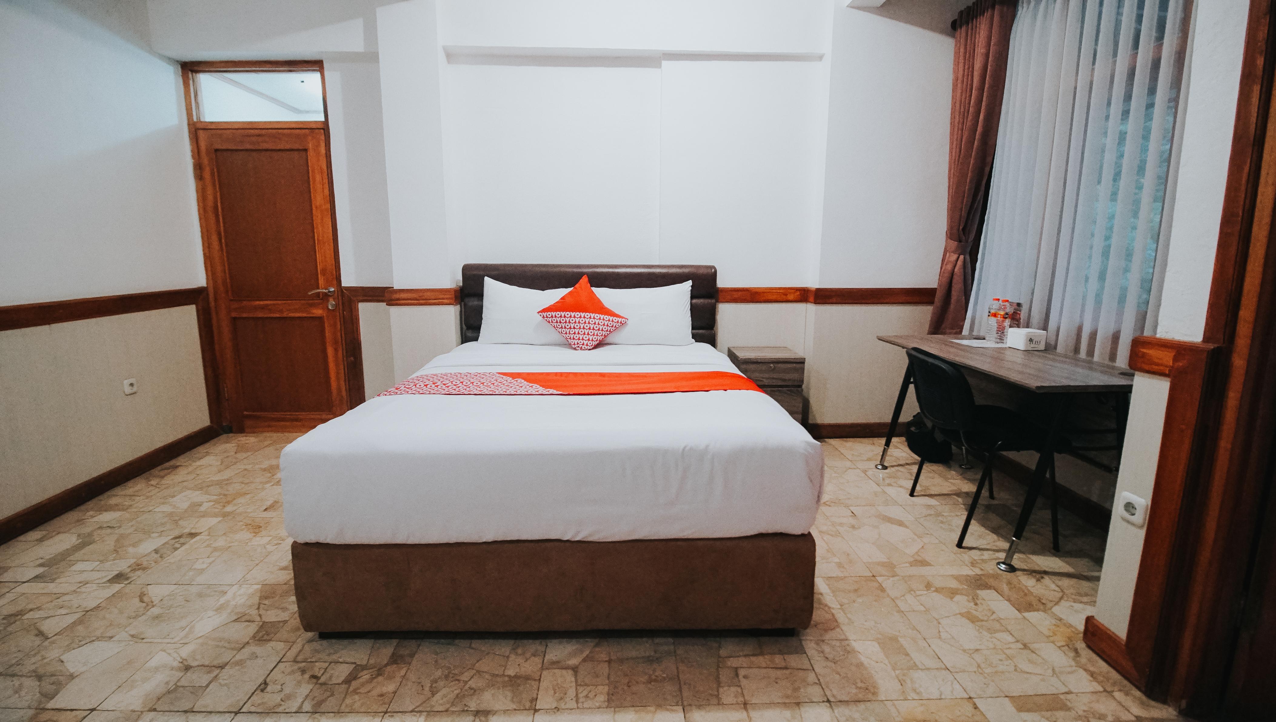 Oyo 1209 Tirtasari Nice Guesthouse バンドゥン エクステリア 写真