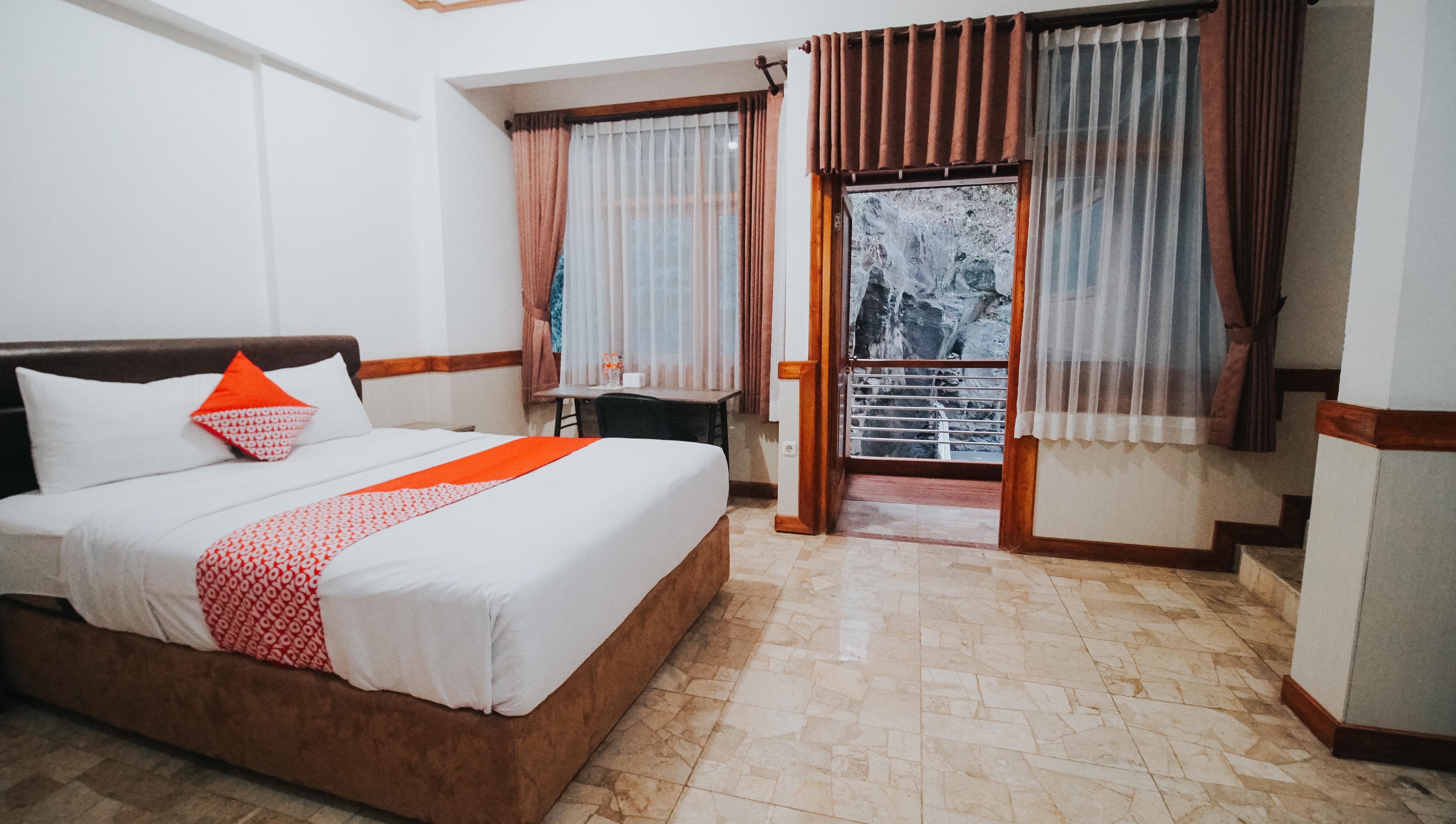 Oyo 1209 Tirtasari Nice Guesthouse バンドゥン エクステリア 写真