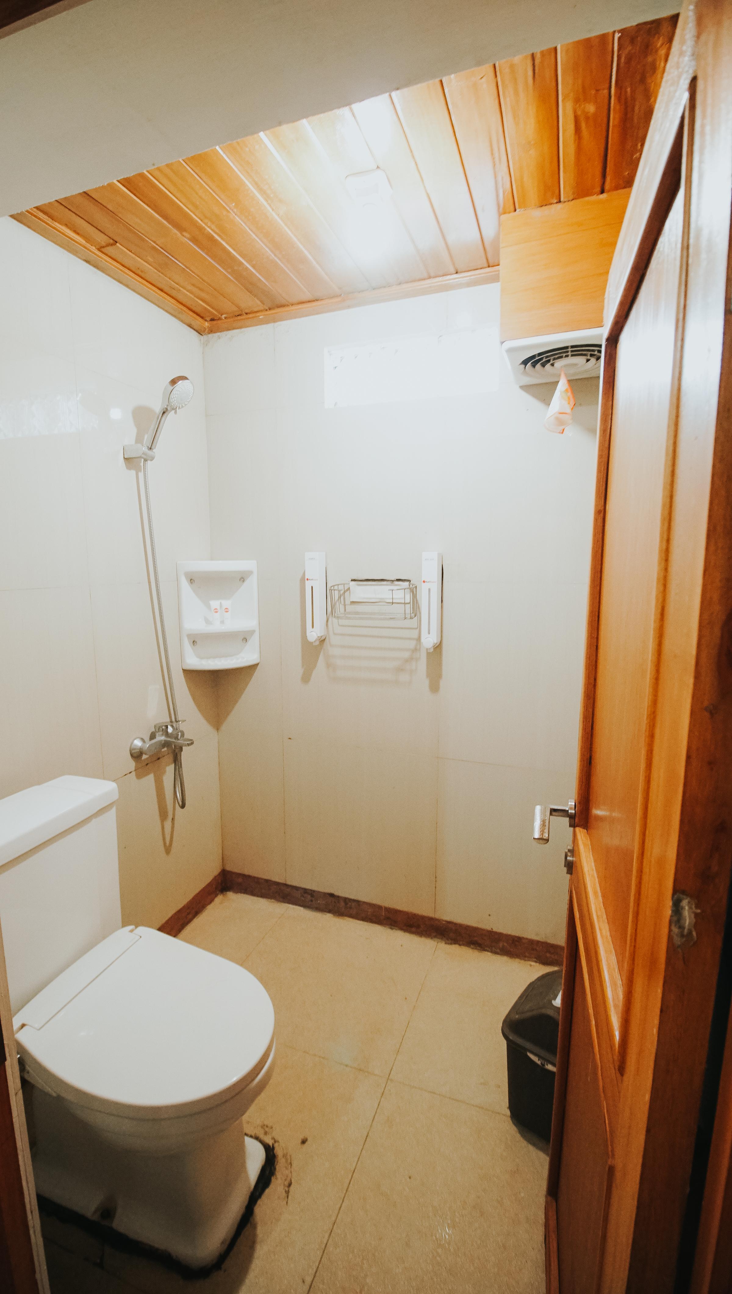 Oyo 1209 Tirtasari Nice Guesthouse バンドゥン エクステリア 写真