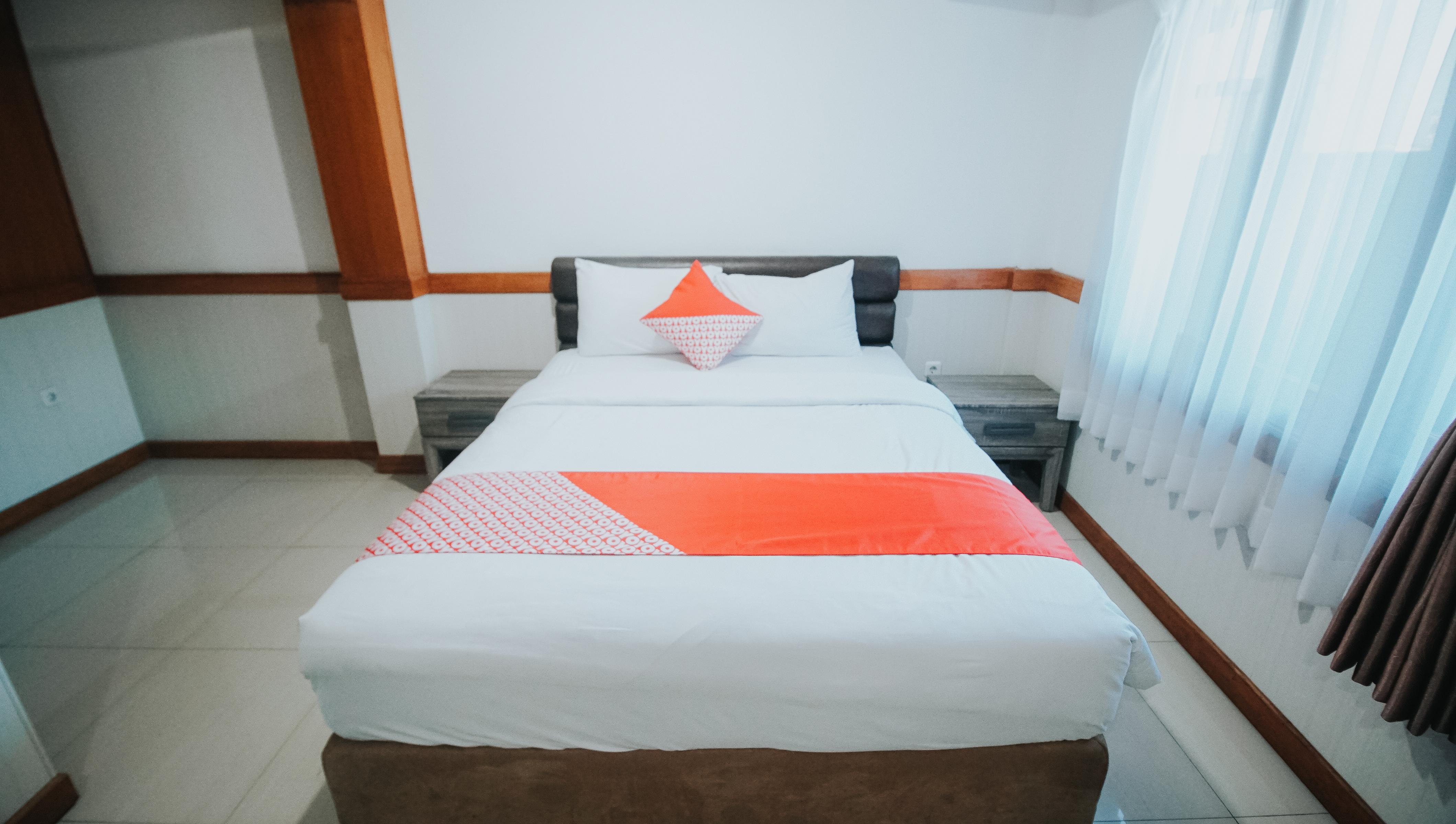 Oyo 1209 Tirtasari Nice Guesthouse バンドゥン エクステリア 写真