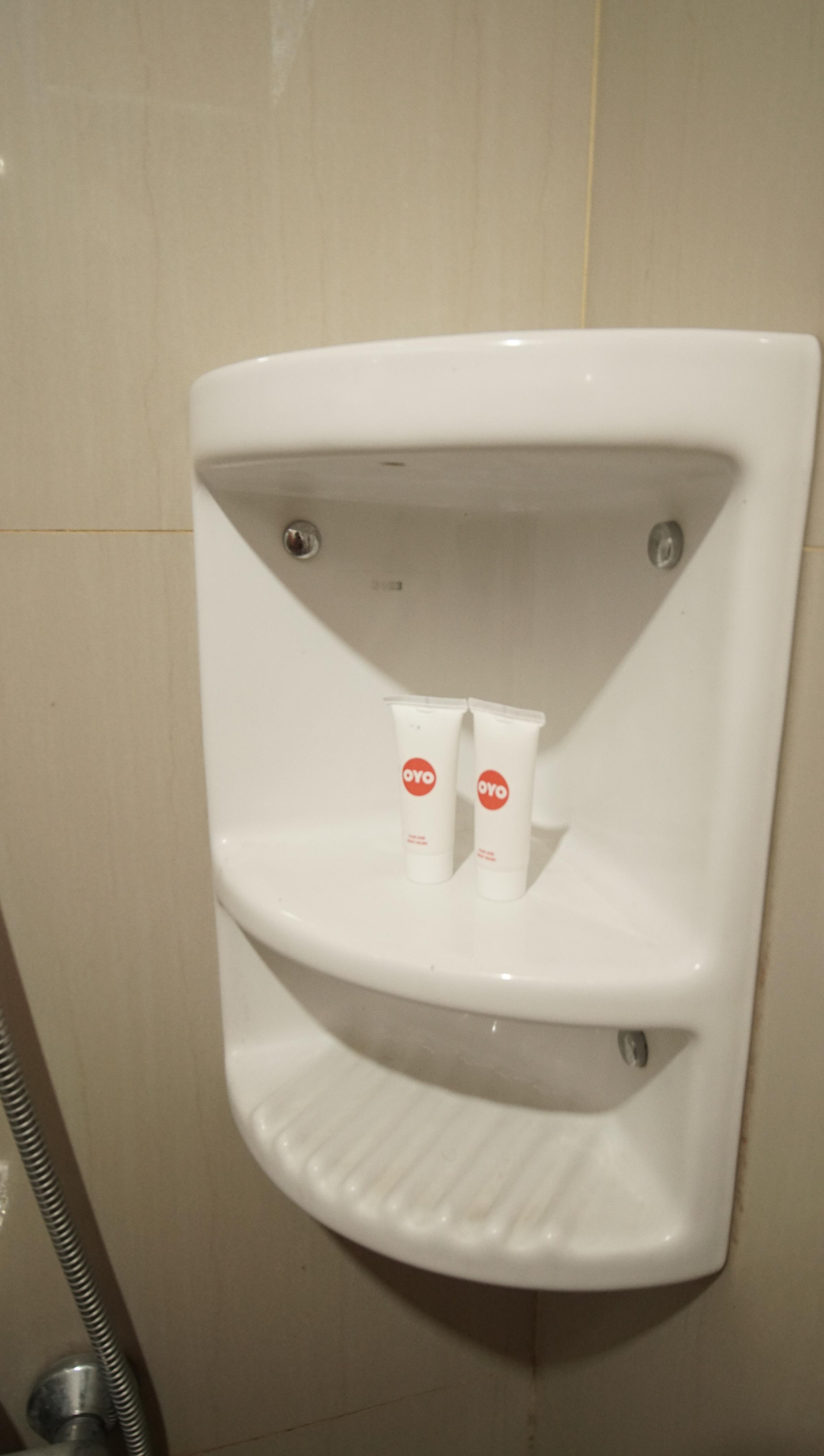 Oyo 1209 Tirtasari Nice Guesthouse バンドゥン エクステリア 写真