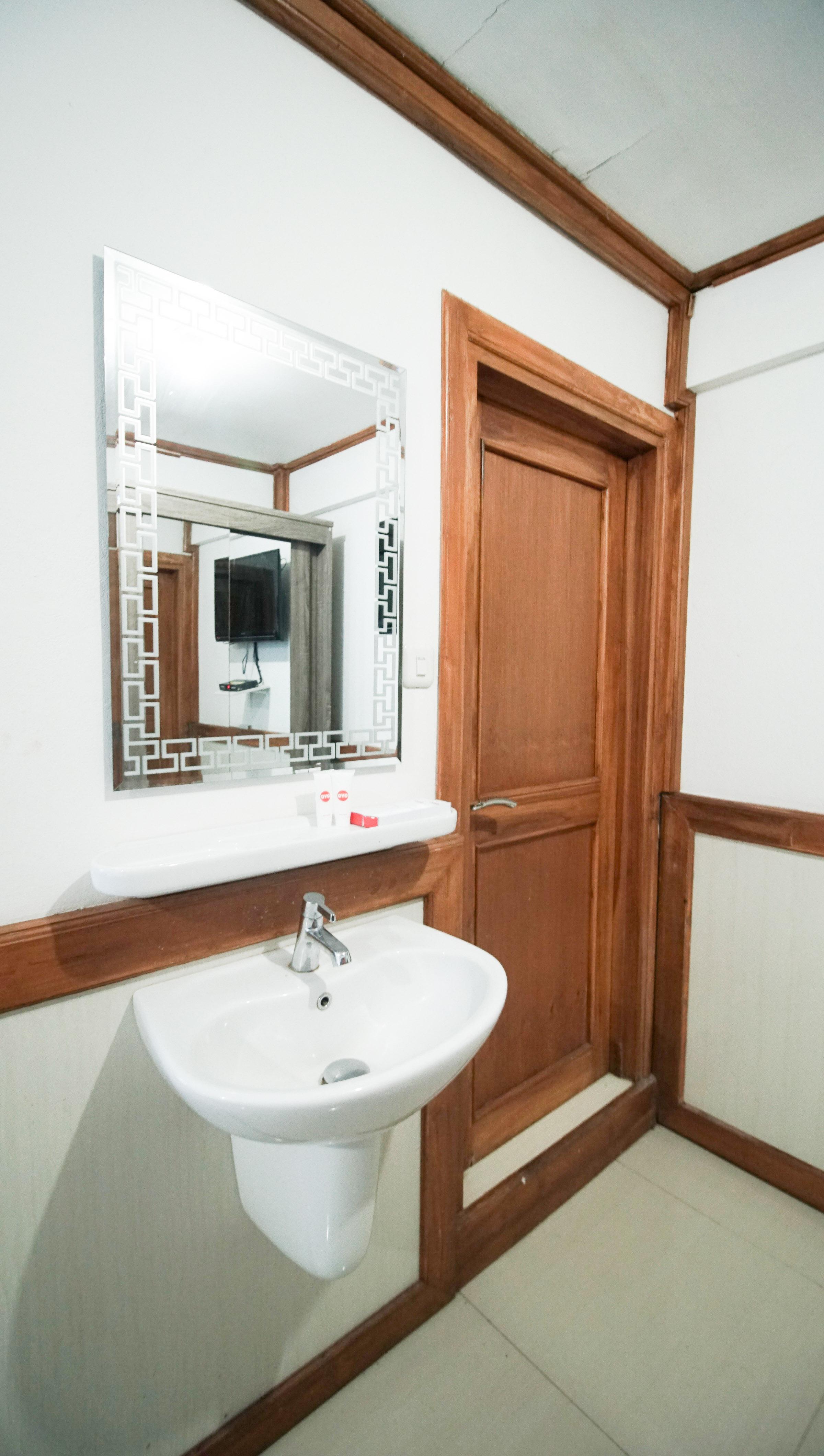 Oyo 1209 Tirtasari Nice Guesthouse バンドゥン エクステリア 写真
