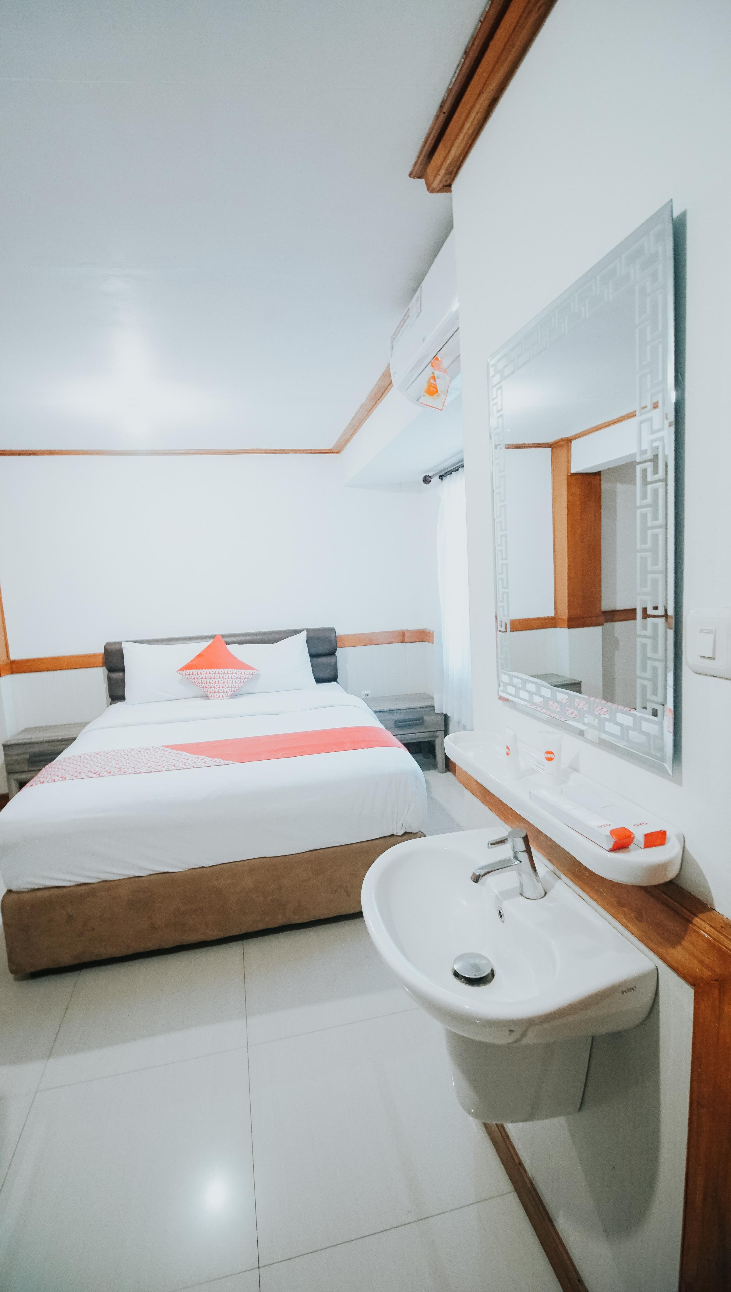 Oyo 1209 Tirtasari Nice Guesthouse バンドゥン エクステリア 写真